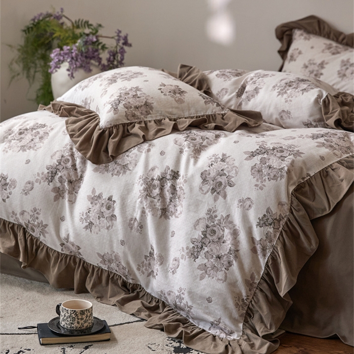 91家纺网 家纺一手货源 找家纺 金奇达家纺 2025新款保暖羽零™空气拉绒加厚双感棉绒四件套全棉双层纱【法式复古】（会员减30元）双感棉绒【法式复古】系列，标准号全网控价（折后券后）不低于228元 巴黎旧画