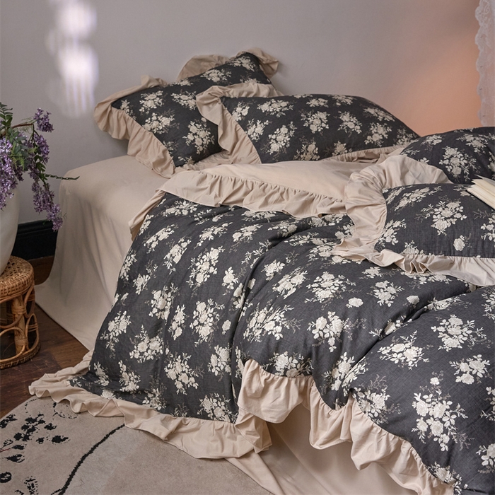 91家纺网 家纺一手货源 找家纺 金奇达家纺 2025新款保暖羽零™空气拉绒加厚双感棉绒四件套全棉双层纱【法式复古】（会员减30元）双感棉绒【法式复古】系列，标准号全网控价（折后券后）不低于228元 灰烬蔷薇