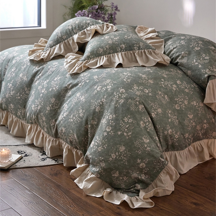 91家纺网 家纺一手货源 找家纺 金奇达家纺 2025新款保暖羽零™空气拉绒加厚双感棉绒四件套全棉双层纱【法式复古】（会员减30元）双感棉绒【法式复古】系列，标准号全网控价（折后券后）不低于228元 复古香颂-绿