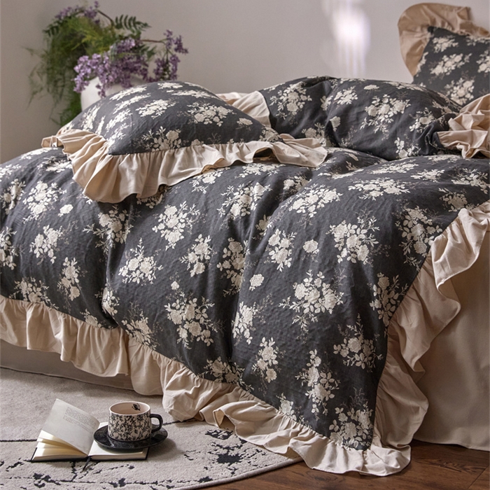 91家纺网 家纺一手货源 找家纺 金奇达家纺 2025新款保暖羽零™空气拉绒加厚双感棉绒四件套全棉双层纱【法式复古】（会员减30元）双感棉绒【法式复古】系列，标准号全网控价（折后券后）不低于228元 灰烬蔷薇