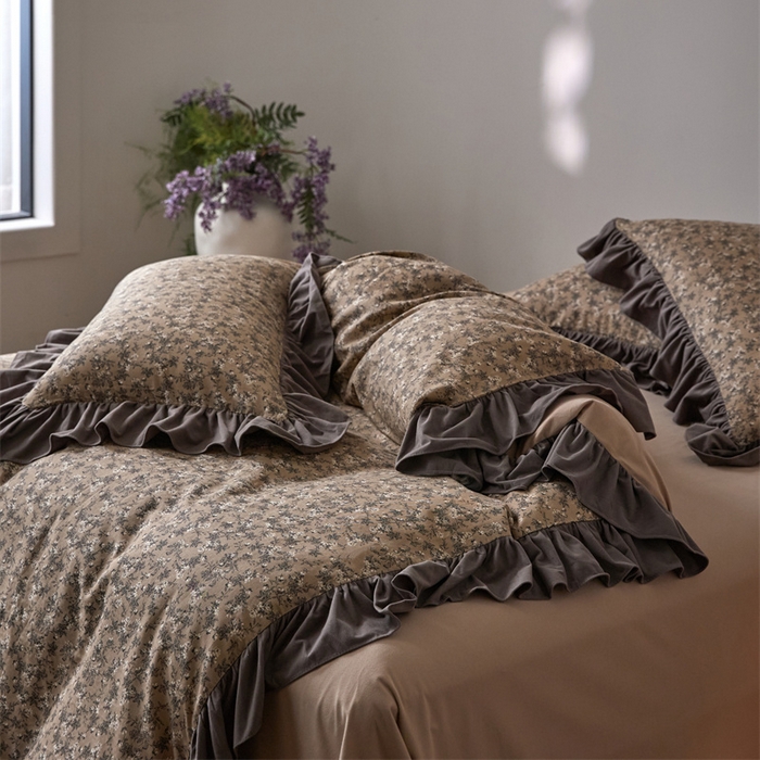 91家纺网 家纺一手货源 找家纺 金奇达家纺 2025新款保暖羽零™空气拉绒加厚双感棉绒四件套全棉双层纱【法式复古】（会员减30元）双感棉绒【法式复古】系列，标准号全网控价（折后券后）不低于228元 枫丹白露-咖