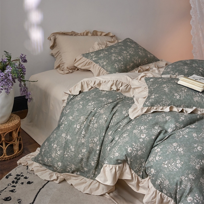 91家纺网 家纺一手货源 找家纺 金奇达家纺 2025新款保暖羽零™空气拉绒加厚双感棉绒四件套全棉双层纱【法式复古】（会员减30元）双感棉绒【法式复古】系列，标准号全网控价（折后券后）不低于228元 复古香颂-绿