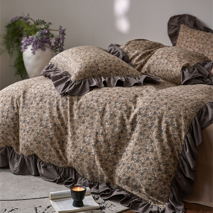 91家纺网 家纺一手货源 找家纺 金奇达家纺 2025新款保暖羽零™空气拉绒加厚双感棉绒四件套全棉双层纱【法式复古】（会员减30元）双感棉绒【法式复古】系列，标准号全网控价（折后券后）不低于228元 枫丹白露-咖