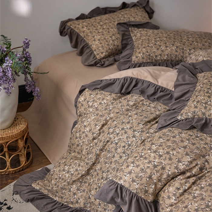 91家纺网 家纺一手货源 找家纺 金奇达家纺 2025新款保暖羽零™空气拉绒加厚双感棉绒四件套全棉双层纱【法式复古】（会员减30元）双感棉绒【法式复古】系列，标准号全网控价（折后券后）不低于228元 枫丹白露-咖