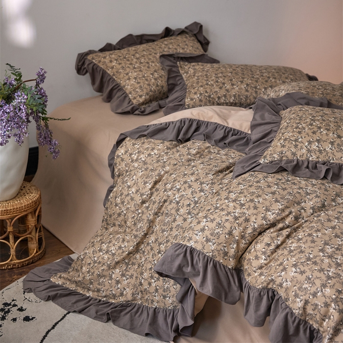 91家纺网 家纺一手货源 找家纺 金奇达家纺 2025新款保暖羽零™空气拉绒加厚双感棉绒四件套全棉双层纱【法式复古】（会员减30元）双感棉绒【法式复古】系列，标准号全网控价（折后券后）不低于228元 枫丹白露-咖