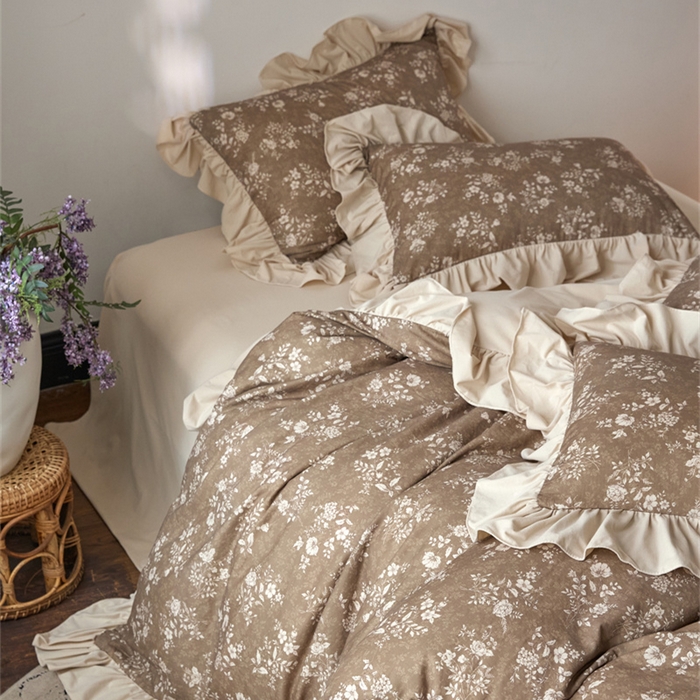 91家纺网 家纺一手货源 找家纺 金奇达家纺 2025新款保暖羽零™空气拉绒加厚双感棉绒四件套全棉双层纱【法式复古】（会员减30元）双感棉绒【法式复古】系列，标准号全网控价（折后券后）不低于228元 复古香颂-咖