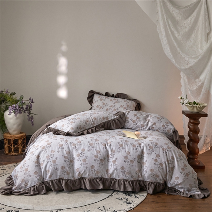 91家纺网 家纺一手货源 找家纺 金奇达家纺 2025新款保暖羽零™空气拉绒加厚双感棉绒四件套全棉双层纱【法式复古】（会员减30元）双感棉绒【法式复古】系列，标准号全网控价（折后券后）不低于228元 素锦玫瑰