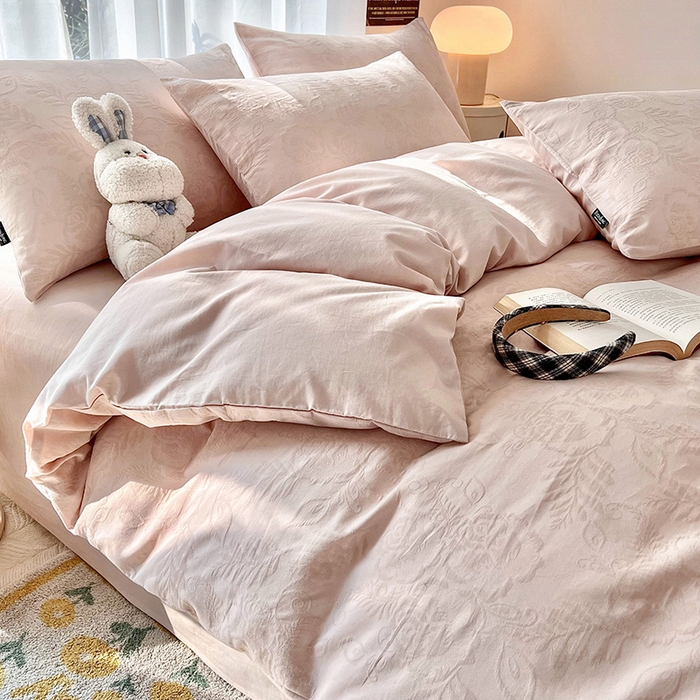 91家纺网 家纺一手货源 找家纺 宜代光年 2025新款三层纱60s水洗棉提花系列四件套 海棠