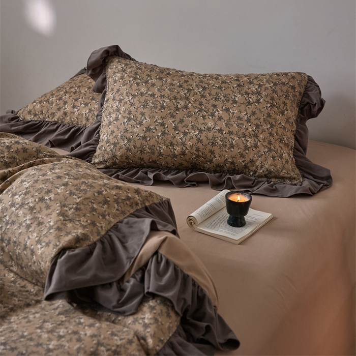 91家纺网 家纺一手货源 找家纺 金奇达家纺 2025新款保暖羽零™空气拉绒加厚双感棉绒四件套全棉双层纱【法式复古】（会员减30元）双感棉绒【法式复古】系列，标准号全网控价（折后券后）不低于228元 枫丹白露-咖