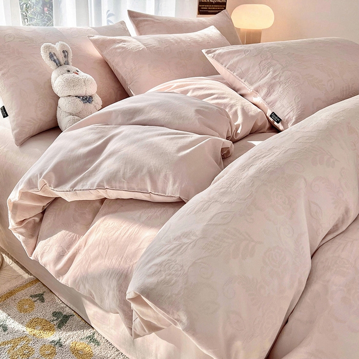 91家纺网 家纺一手货源 找家纺 宜代光年 2025新款三层纱60s水洗棉提花系列四件套 海棠