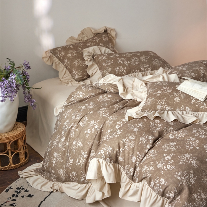 91家纺网 家纺一手货源 找家纺 金奇达家纺 2025新款保暖羽零™空气拉绒加厚双感棉绒四件套全棉双层纱【法式复古】（会员减30元）双感棉绒【法式复古】系列，标准号全网控价（折后券后）不低于228元 复古香颂-咖