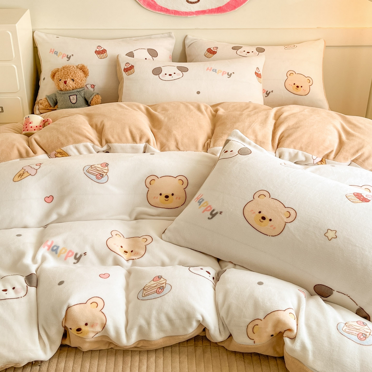 91家纺网 家纺一手货源 找家纺 摩妮卡 2025新款牛奶绒印花夹棉床盖印花四件套 熊旺小趣