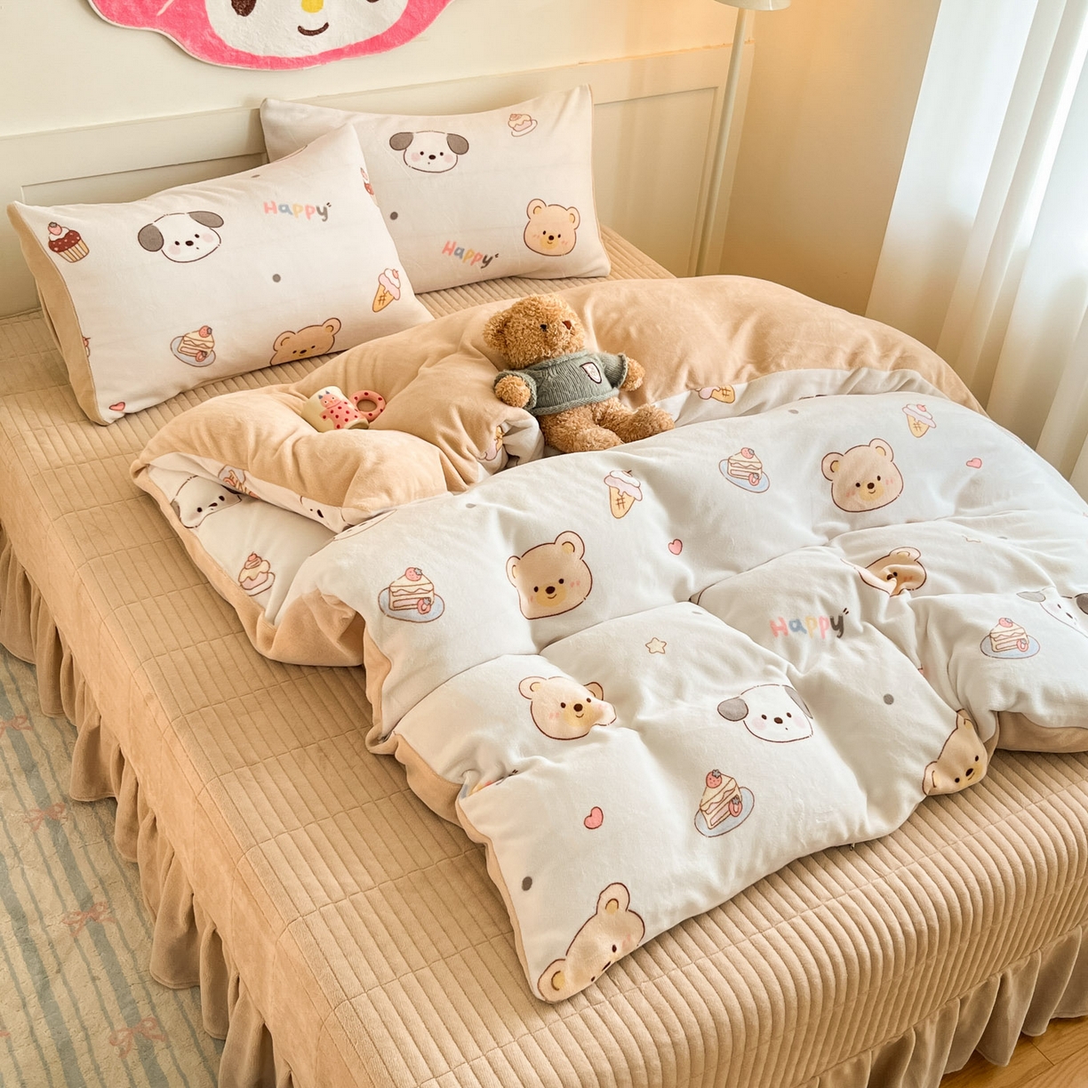 91家纺网 家纺一手货源 找家纺 摩妮卡 2025新款牛奶绒印花夹棉床盖印花四件套 熊旺小趣