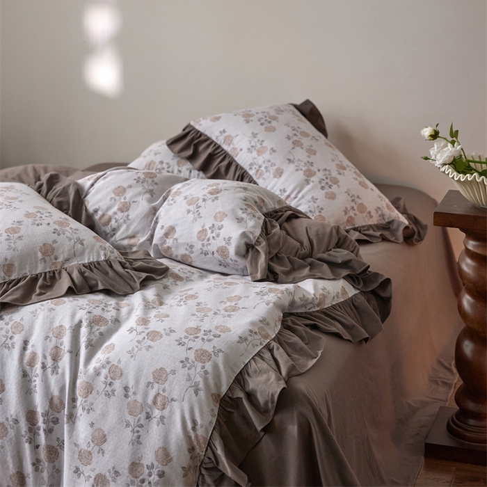 91家纺网 家纺一手货源 找家纺 金奇达家纺 2025新款保暖羽零™空气拉绒加厚双感棉绒四件套全棉双层纱【法式复古】（会员减30元）双感棉绒【法式复古】系列，标准号全网控价（折后券后）不低于228元 素锦玫瑰