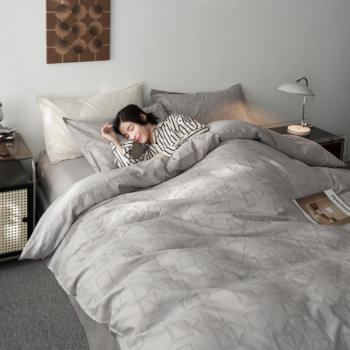 91家纺网 家纺一手货源 找家纺 宜代光年 2025新款三层纱60s水洗棉提花系列四件套 镜像