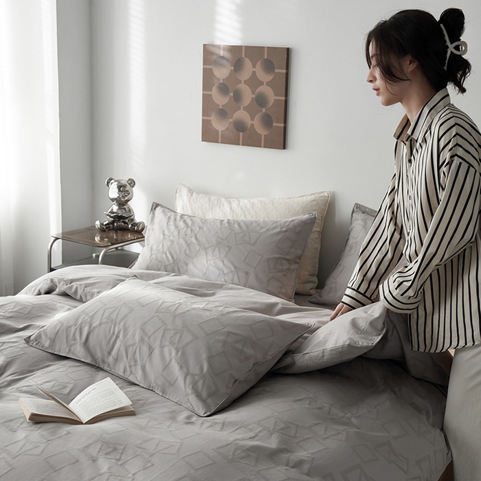 91家纺网 家纺一手货源 找家纺 宜代光年 2025新款三层纱60s水洗棉提花系列四件套 镜像