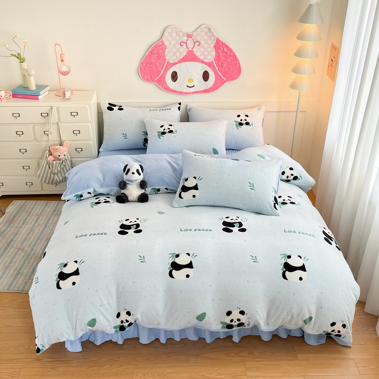 91家纺网 家纺一手货源 找家纺 摩妮卡 2025新款牛奶绒印花夹棉床盖印花四件套 熊猫点点