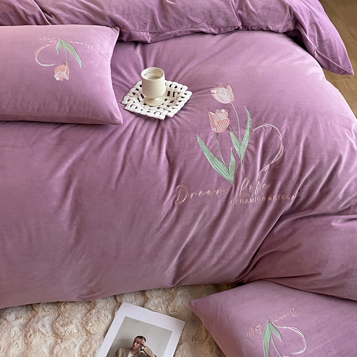 91家纺网 家纺一手货源 找家纺 如一 2025新款水晶绒刺绣四件套 郁金香-安娜紫