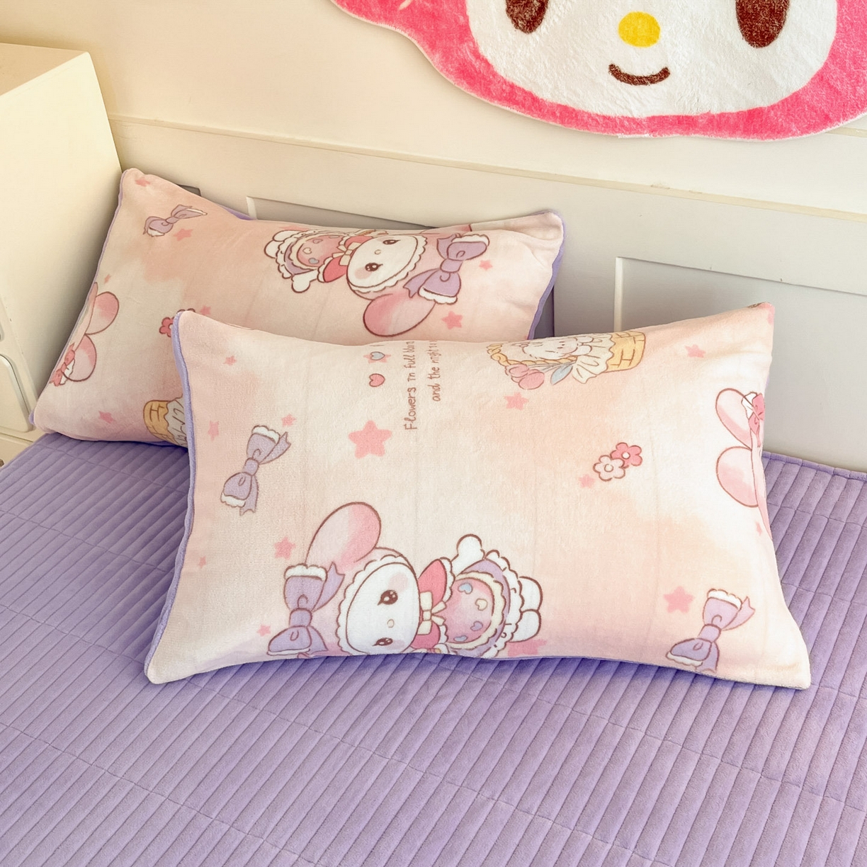 91家纺网 家纺一手货源 找家纺 摩妮卡 2025新款牛奶绒印花夹棉床盖印花四件套 安妮兔