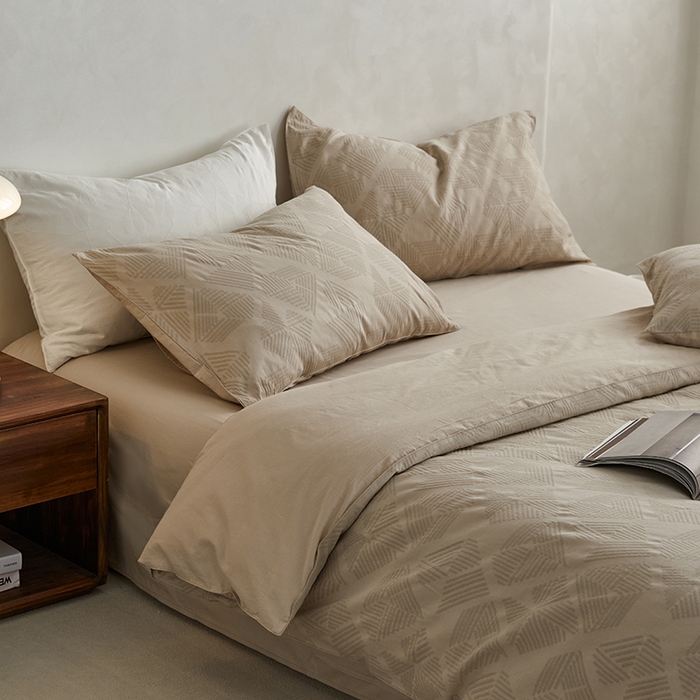 91家纺网 家纺一手货源 找家纺 宜代光年 2025新款三层纱60s水洗棉提花系列四件套 卡曼