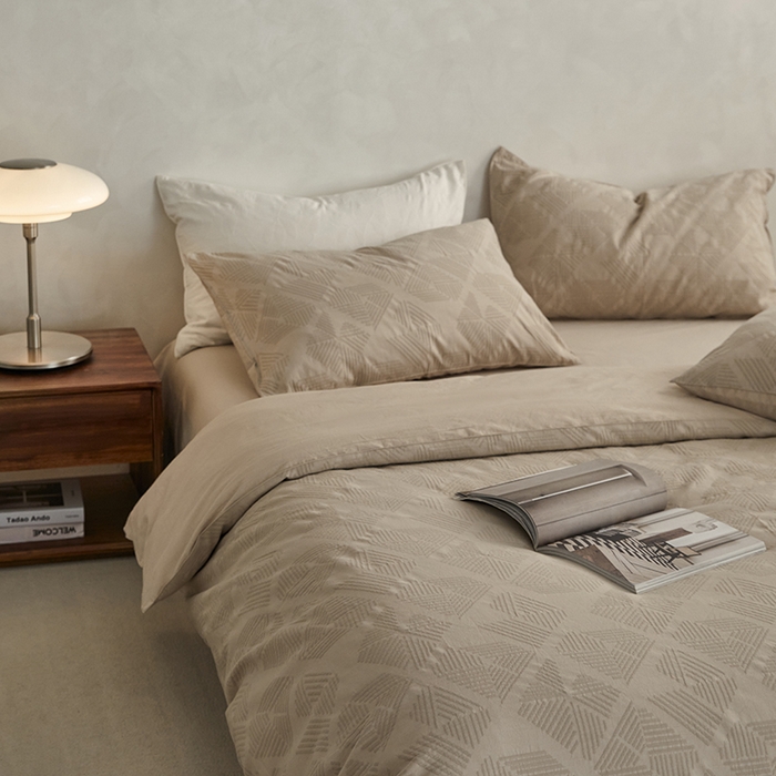 91家纺网 家纺一手货源 找家纺 宜代光年 2025新款三层纱60s水洗棉提花系列四件套 卡曼