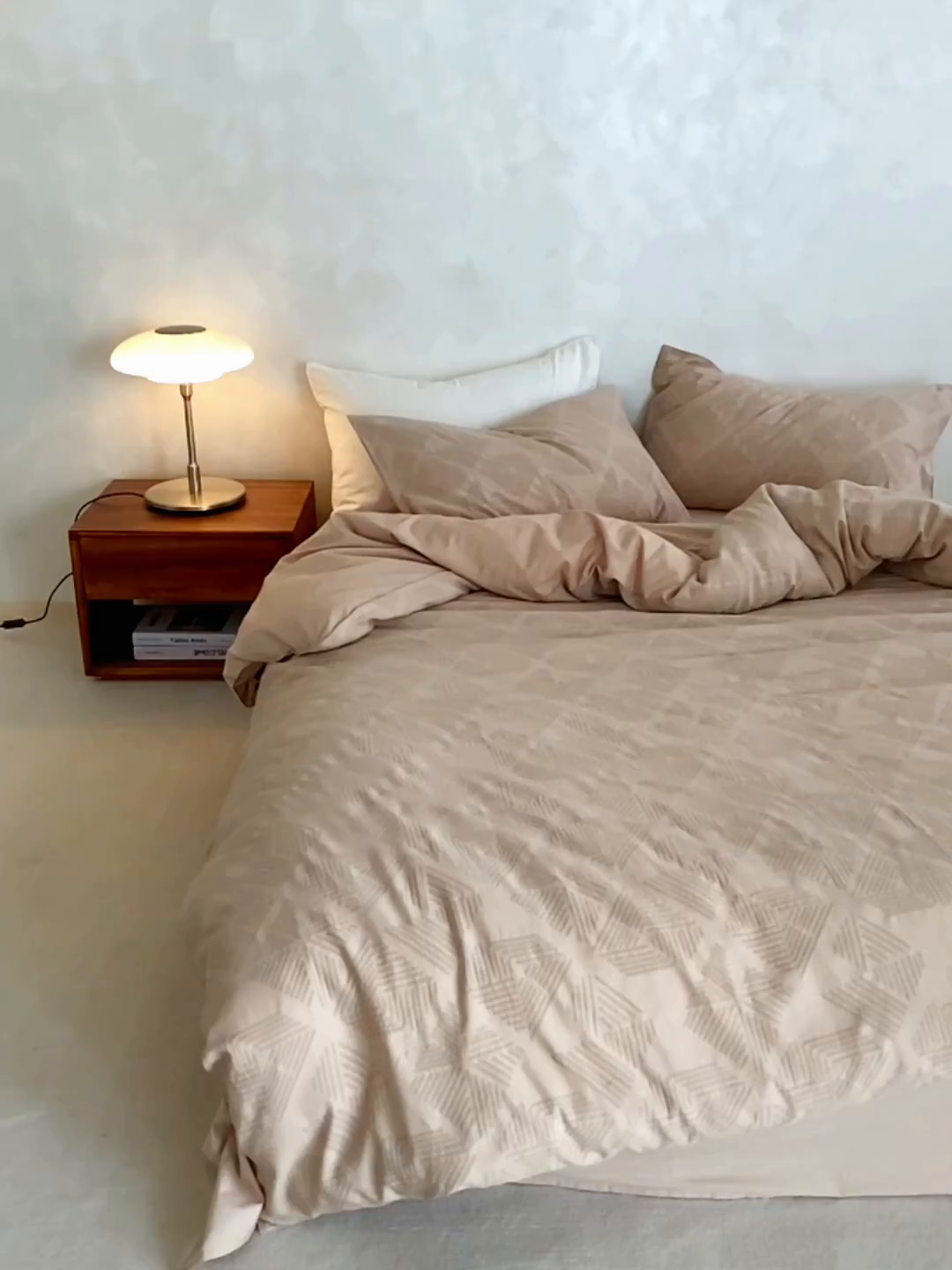 91家纺网 家纺一手货源 找家纺 宜代光年 2025新款三层纱60s水洗棉提花系列四件套 卡曼