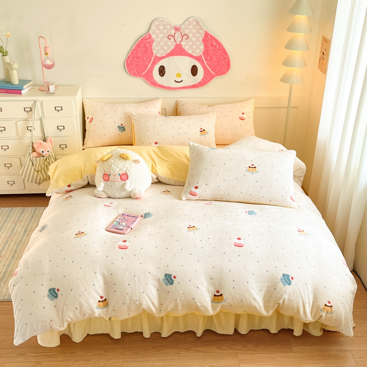 91家纺网 家纺一手货源 找家纺 摩妮卡 2025新款牛奶绒印花夹棉床盖印花四件套 蛋糕派