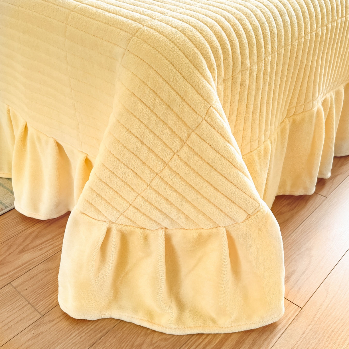 91家纺网 家纺一手货源 找家纺 摩妮卡 2025新款牛奶绒印花夹棉床盖印花四件套 蛋糕派