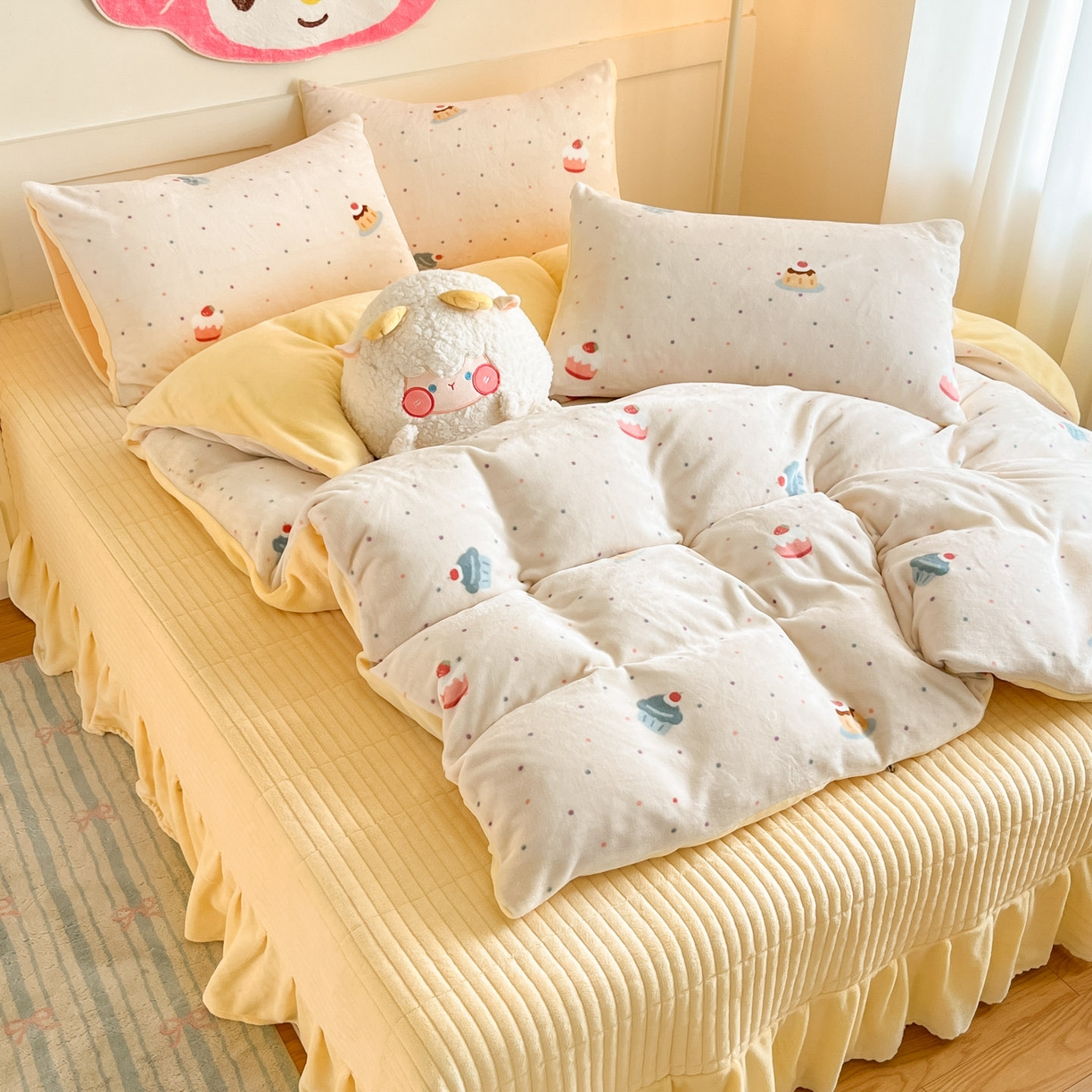 91家纺网 家纺一手货源 找家纺 摩妮卡 2025新款牛奶绒印花夹棉床盖印花四件套 蛋糕派