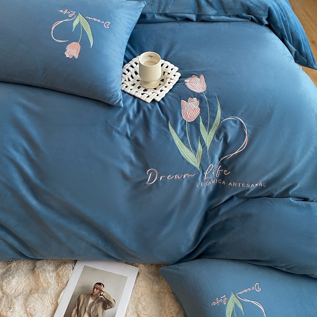 91家纺网 家纺一手货源 找家纺 如一 2025新款水晶绒刺绣四件套 郁金香-宾利蓝