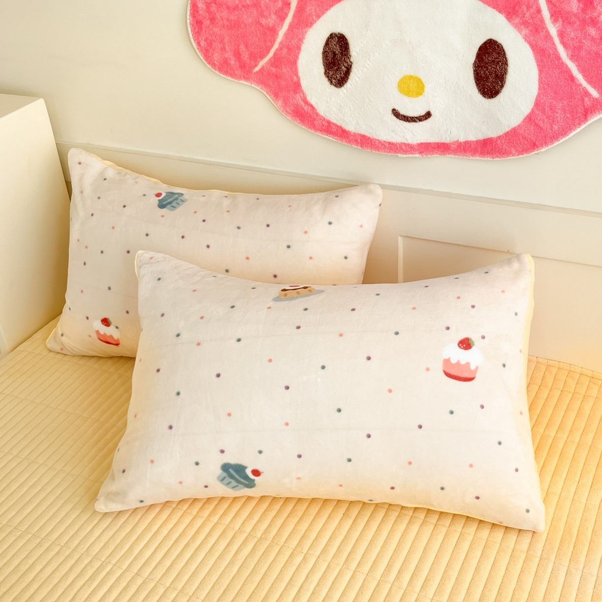 91家纺网 家纺一手货源 找家纺 摩妮卡 2025新款牛奶绒印花夹棉床盖印花四件套 蛋糕派