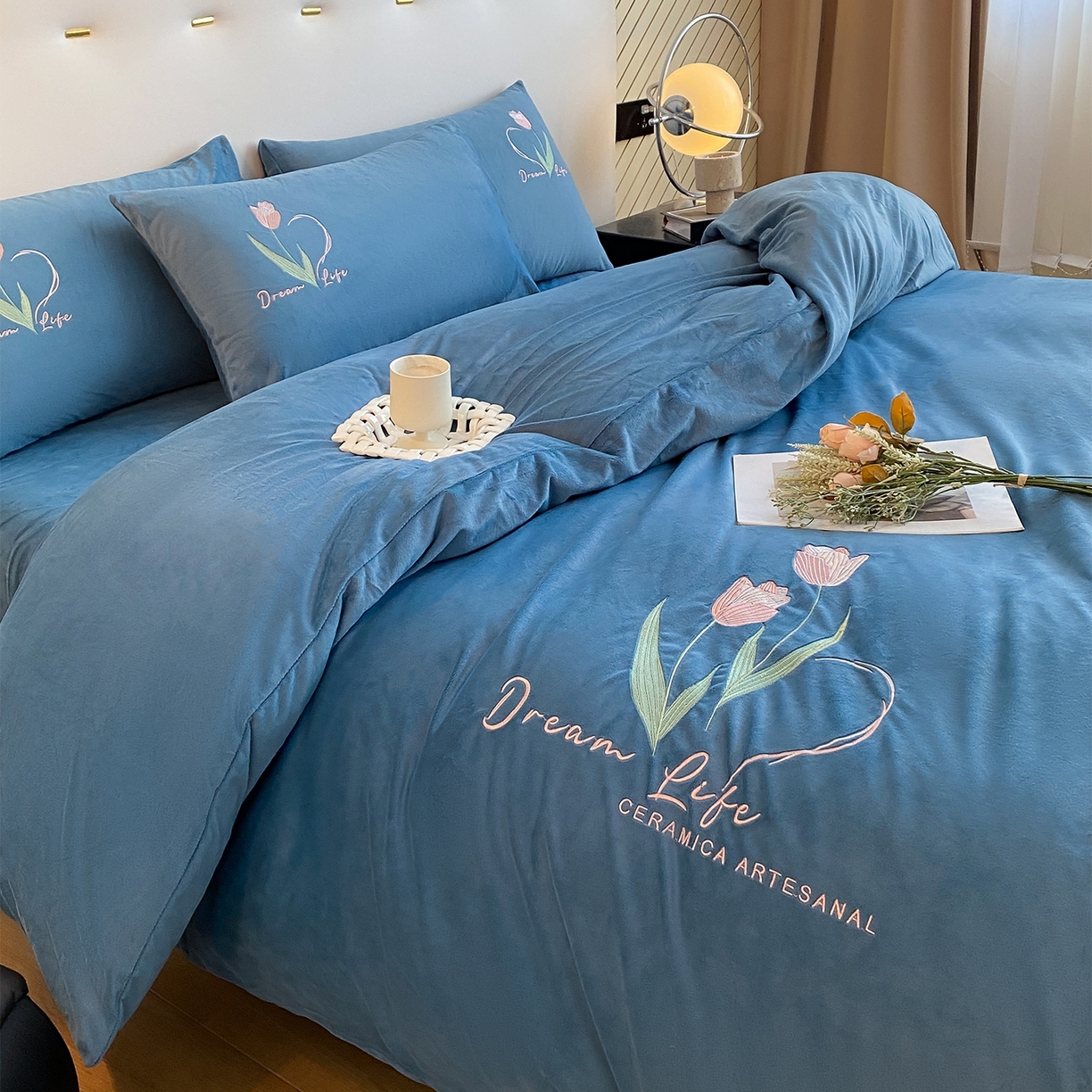 91家纺网 家纺一手货源 找家纺 如一 2025新款水晶绒刺绣四件套 郁金香-宾利蓝