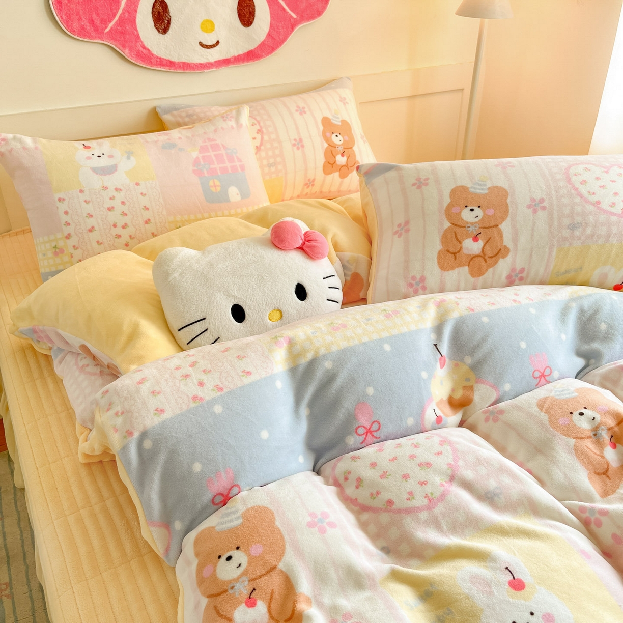 91家纺网 家纺一手货源 找家纺 摩妮卡 2025新款牛奶绒印花夹棉床盖印花四件套 梦屋小熊