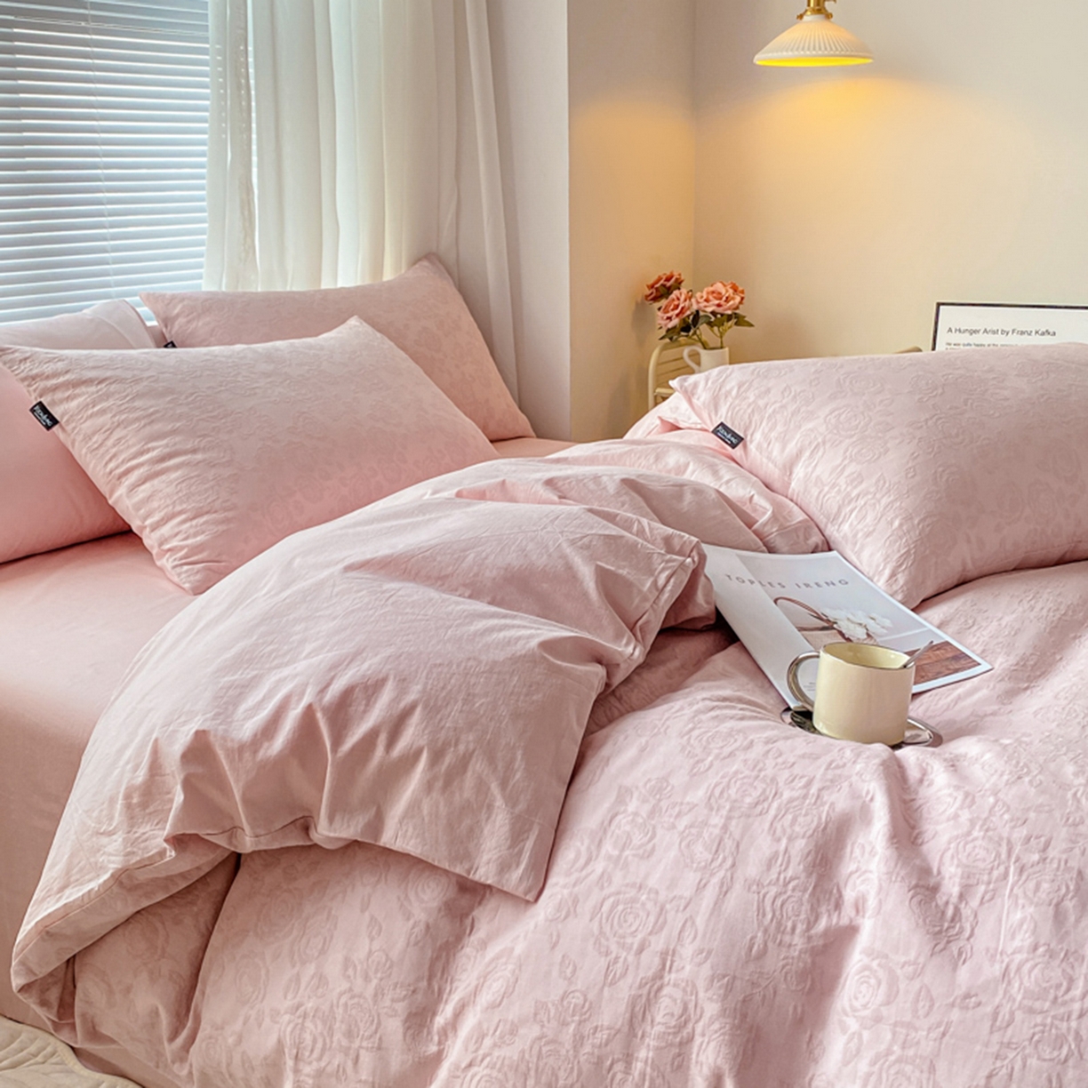 91家纺网 家纺一手货源 找家纺 宜代光年 2025新款三层纱60s水洗棉提花系列四件套 玫瑰粉
