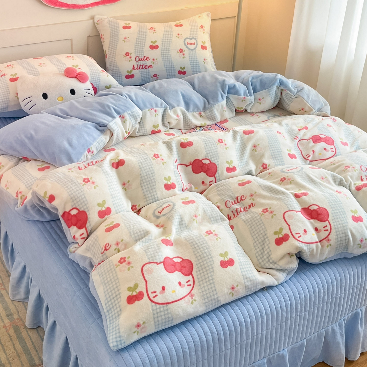 摩妮卡 2025新款牛奶绒印花夹棉床盖印花四件套 凯蒂小樱桃
