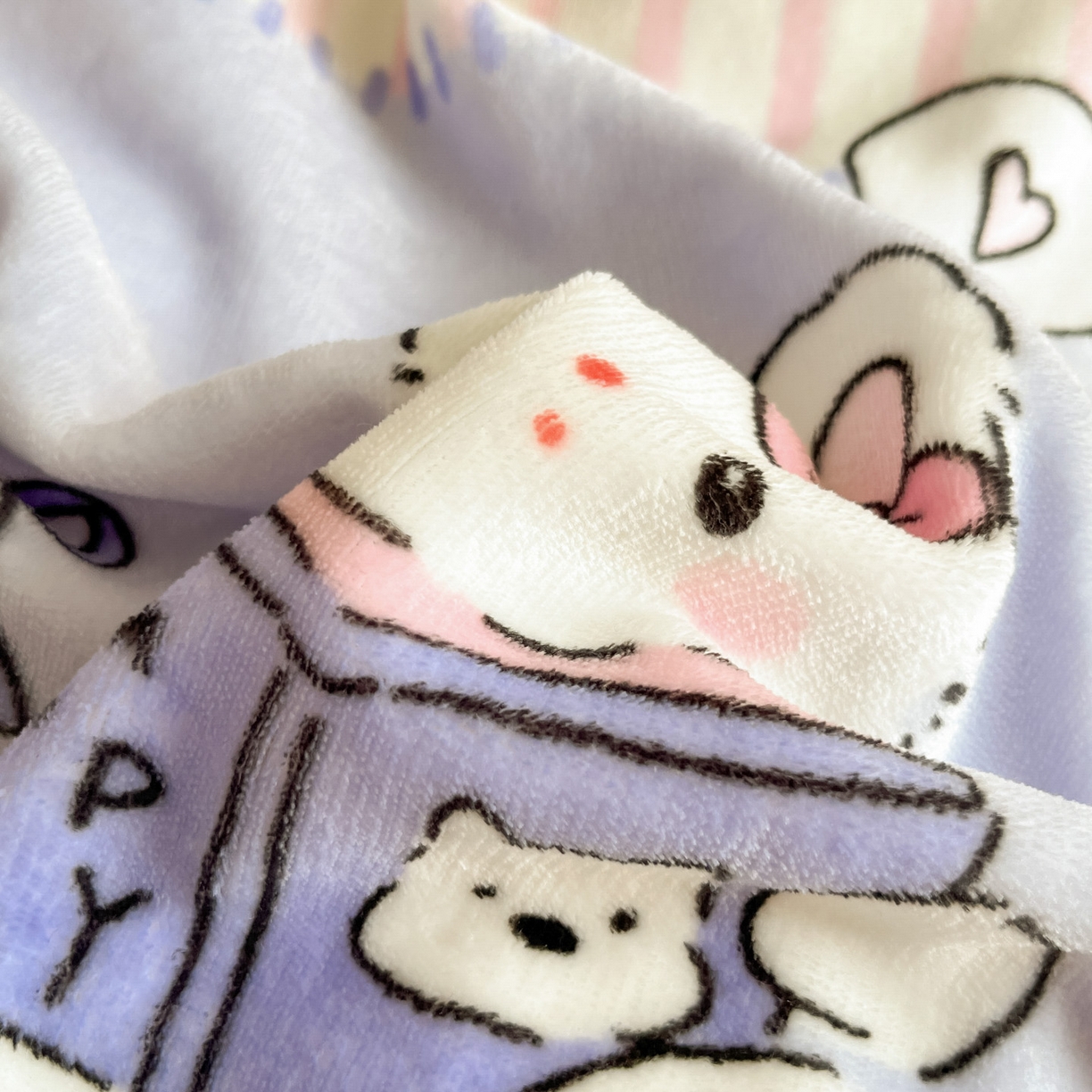 91家纺网 家纺一手货源 找家纺 摩妮卡 2025新款牛奶绒印花夹棉床盖印花四件套 萌兔小屋