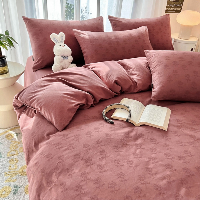 91家纺网 家纺一手货源 找家纺 宜代光年 2025新款三层纱60s水洗棉提花系列四件套 玫瑰佳人-红