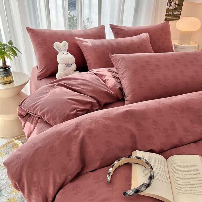 91家纺网 家纺一手货源 找家纺 宜代光年 2025新款三层纱60s水洗棉提花系列四件套 玫瑰佳人-红