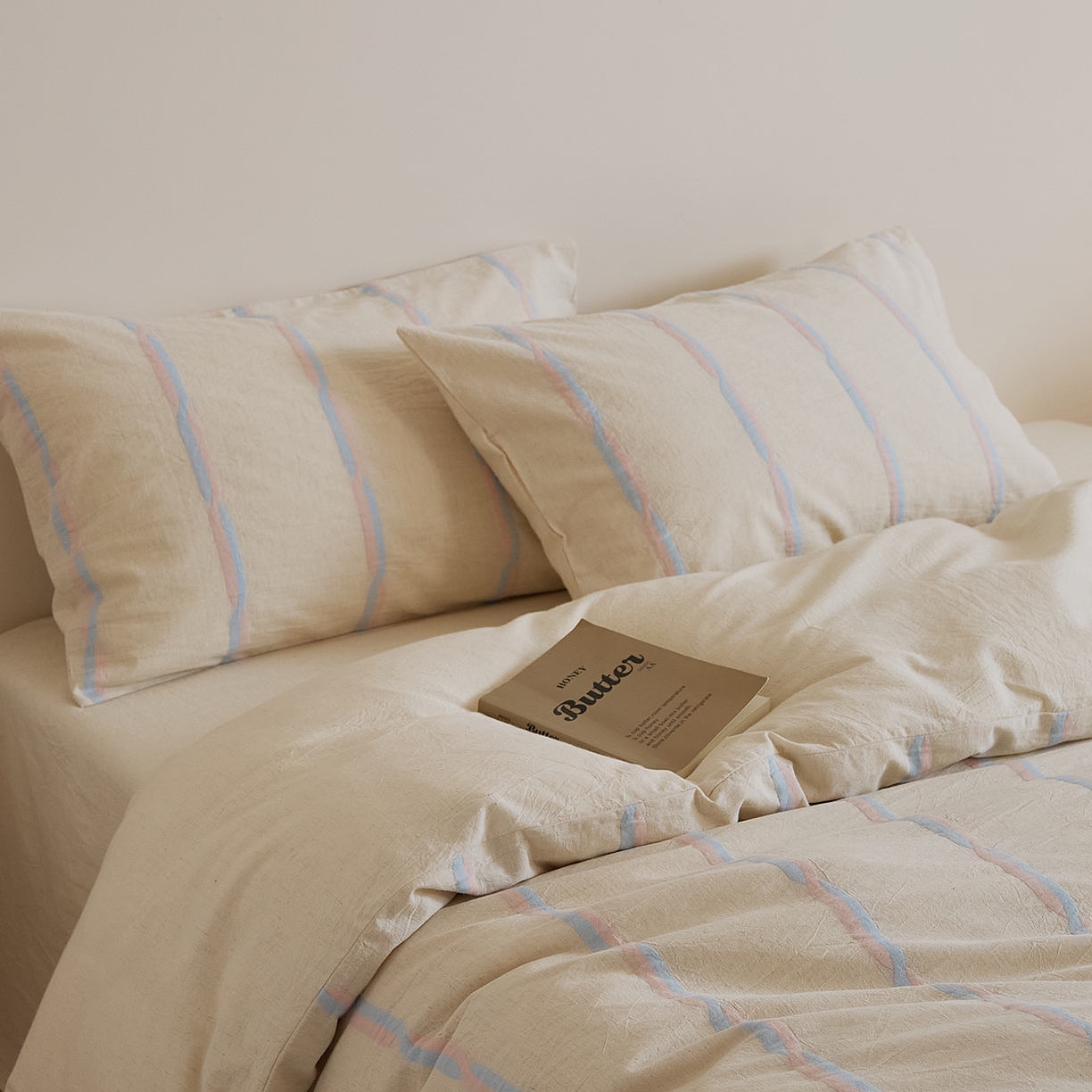 91家纺网 家纺一手货源 找家纺 原研家居 2025新款棉麻色织条纹系列四件套 棉麻粉条