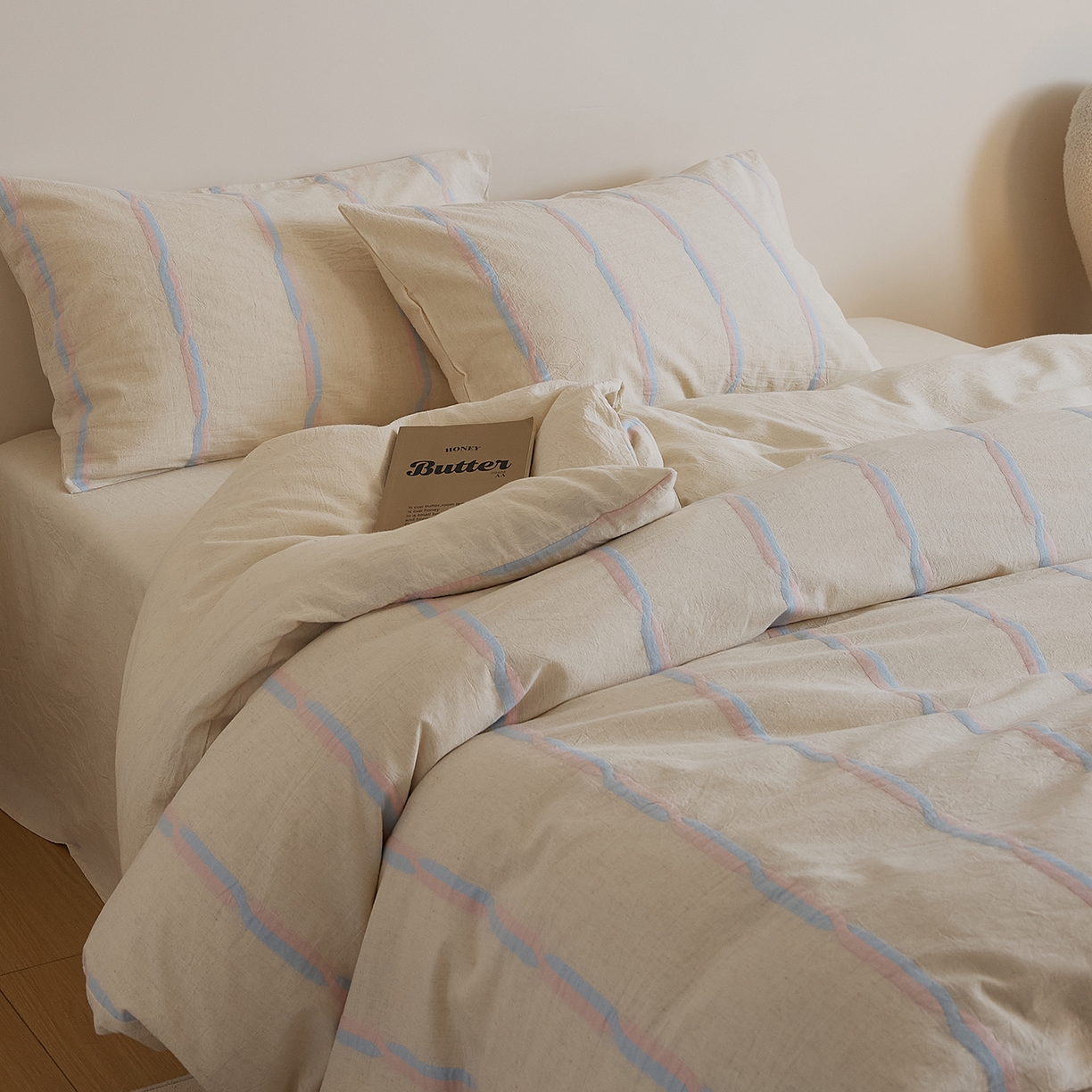 91家纺网 家纺一手货源 找家纺 原研家居 2025新款棉麻色织条纹系列四件套 棉麻粉条