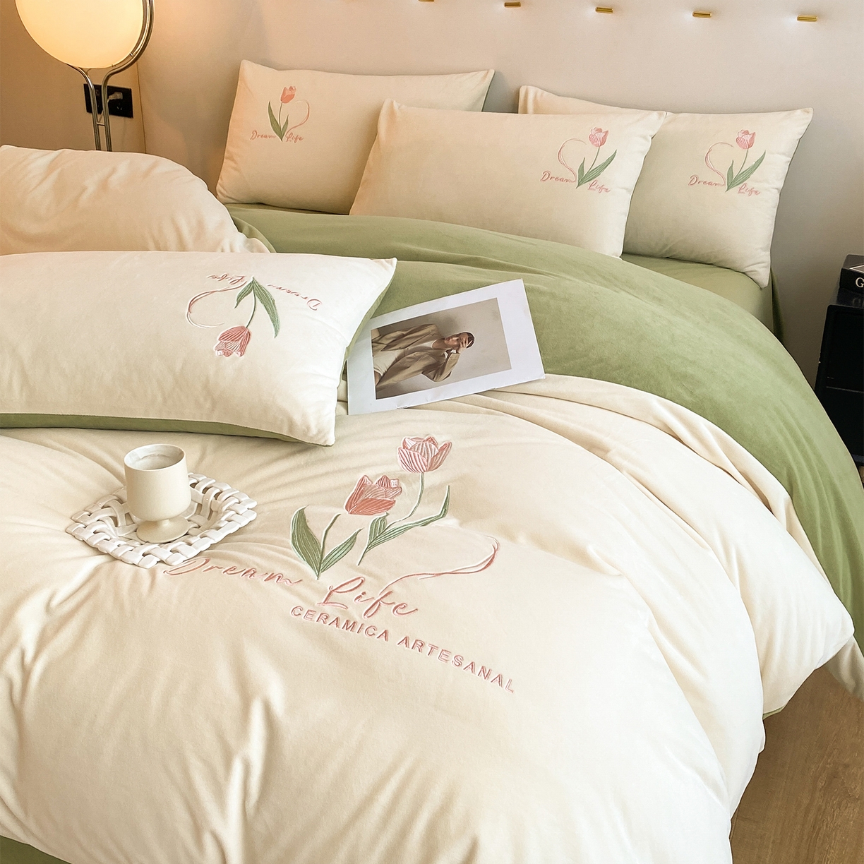 91家纺网 家纺一手货源 找家纺 如一 2025新款水晶绒刺绣四件套 郁金香-奶白绿