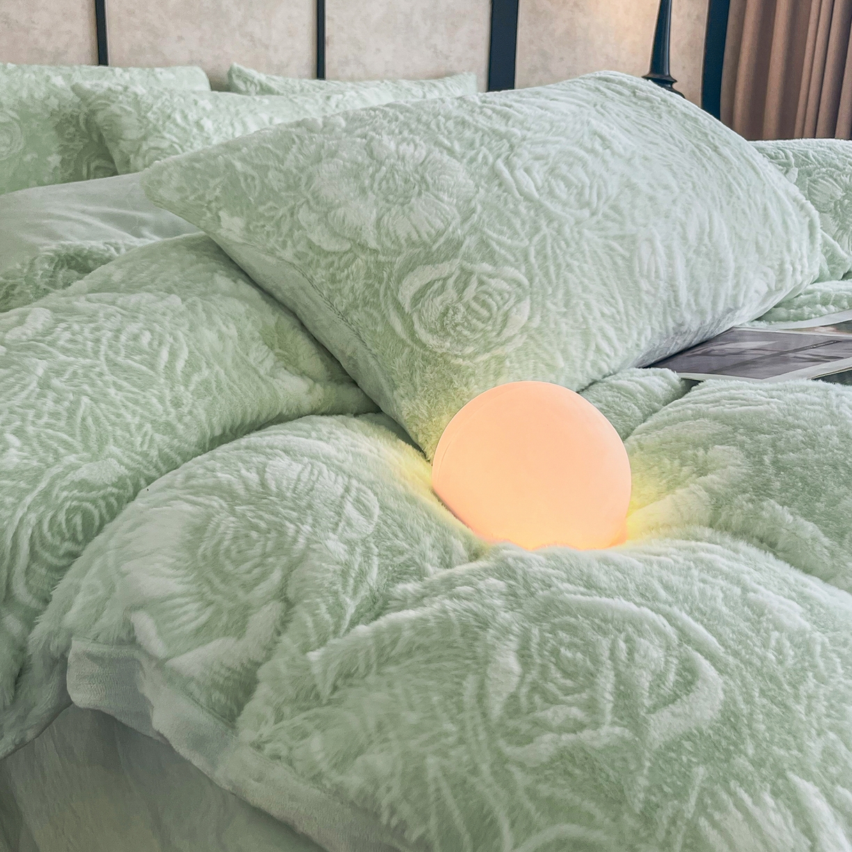 91家纺网 家纺一手货源 找家纺 畅畅家纺 2025新款冬季立体烂花兔毛绒床单床笠四件套-佳人有约系列 佳人有约-青柠绿