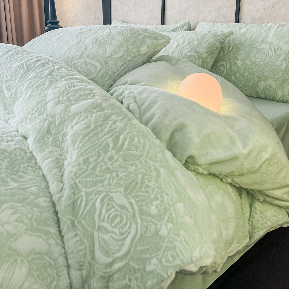 91家纺网 家纺一手货源 找家纺 畅畅家纺 2025新款冬季立体烂花兔毛绒床单床笠四件套-佳人有约系列 佳人有约-青柠绿