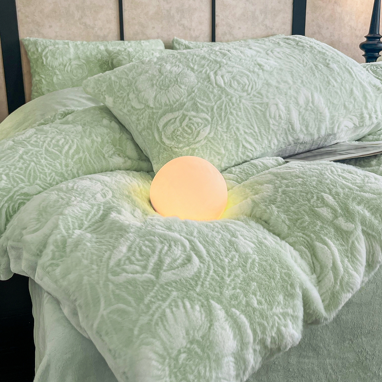 91家纺网 家纺一手货源 找家纺 畅畅家纺 2025新款冬季立体烂花兔毛绒床单床笠四件套-佳人有约系列 佳人有约-青柠绿