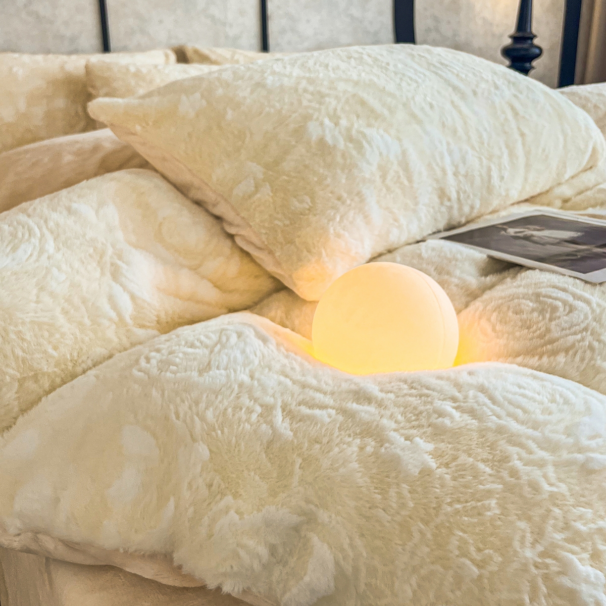 91家纺网 家纺一手货源 找家纺 畅畅家纺 2025新款冬季立体烂花兔毛绒床单床笠四件套-佳人有约系列 佳人有约-浅米黄