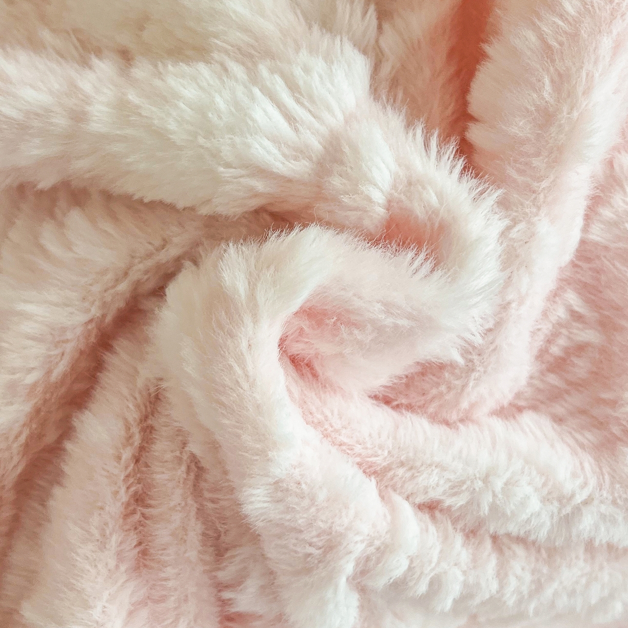 91家纺网 家纺一手货源 找家纺 畅畅家纺 2025新款冬季立体烂花兔毛绒床单床笠四件套-佳人有约系列 佳人有约-樱花粉