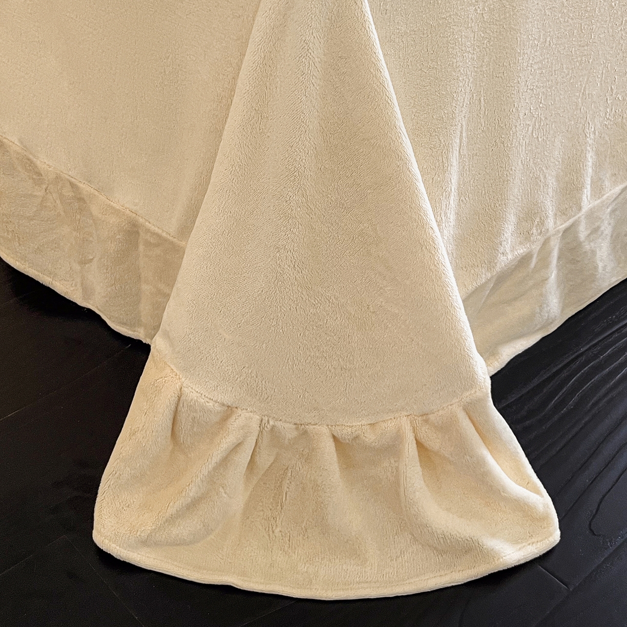 91家纺网 家纺一手货源 找家纺 畅畅家纺 2025新款冬季立体烂花兔毛绒床单床笠四件套-佳人有约系列 佳人有约-浅米黄