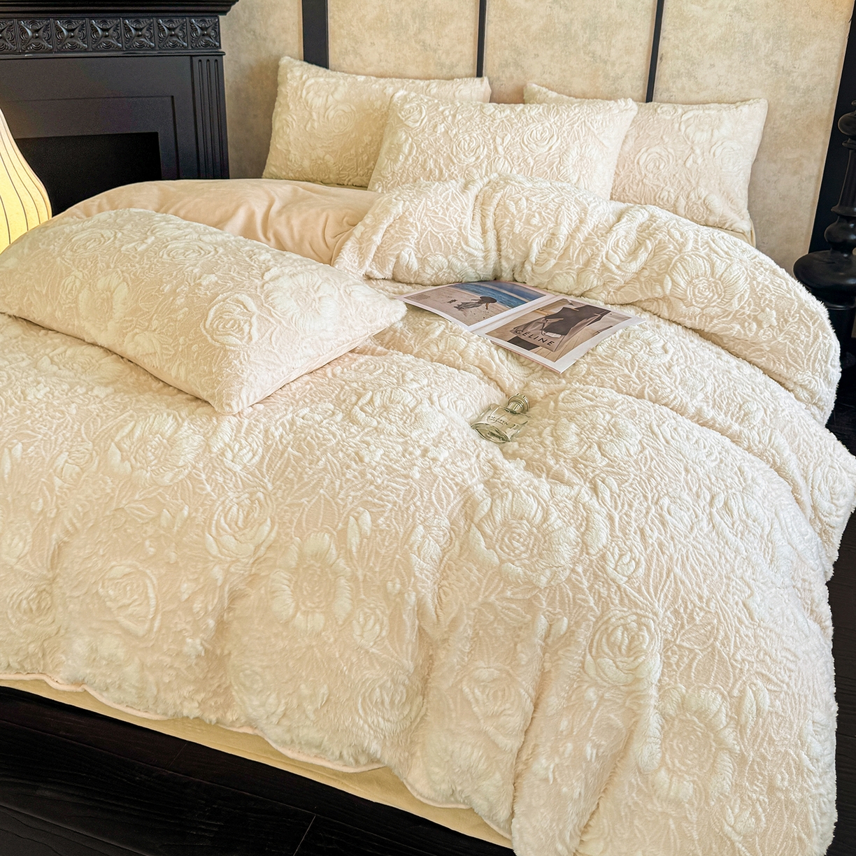 91家纺网 家纺一手货源 找家纺 畅畅家纺 2025新款冬季立体烂花兔毛绒床单床笠四件套-佳人有约系列 佳人有约-浅米黄