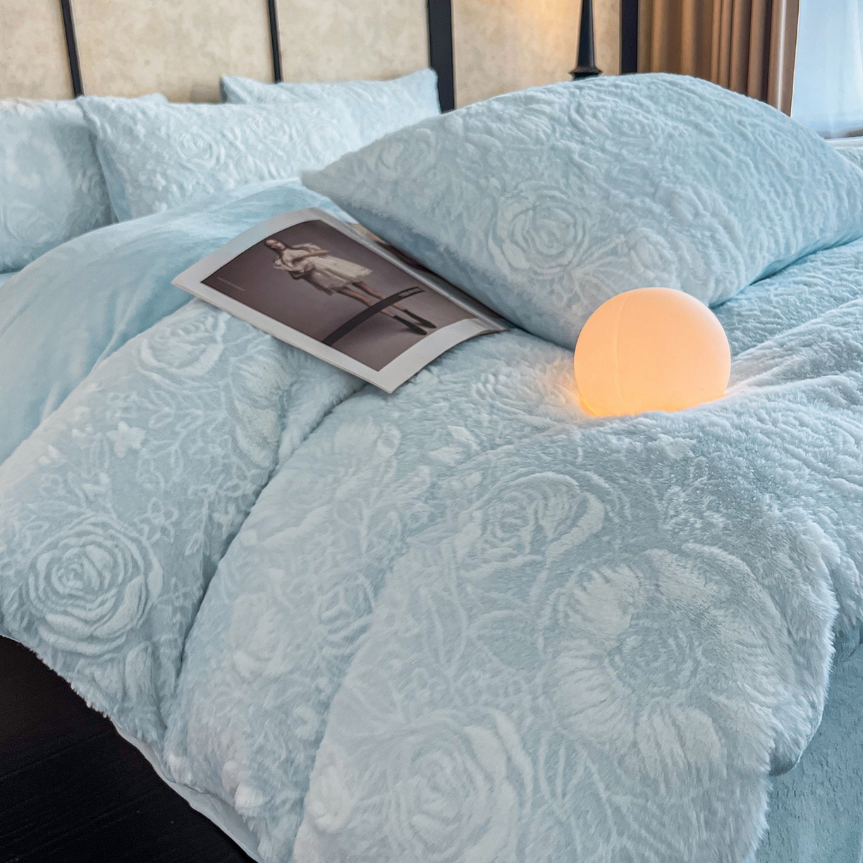 91家纺网 家纺一手货源 找家纺 畅畅家纺 2025新款冬季立体烂花兔毛绒床单床笠四件套-佳人有约系列 佳人有约-浅蓝