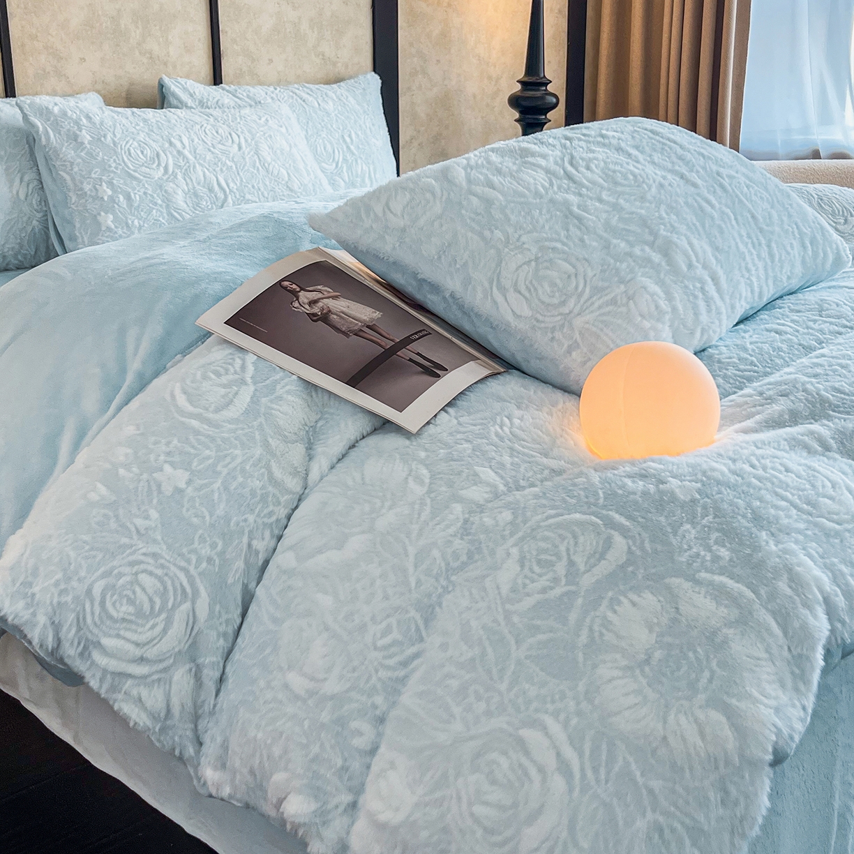 91家纺网 家纺一手货源 找家纺 畅畅家纺 2025新款冬季立体烂花兔毛绒床单床笠四件套-佳人有约系列 佳人有约-浅蓝